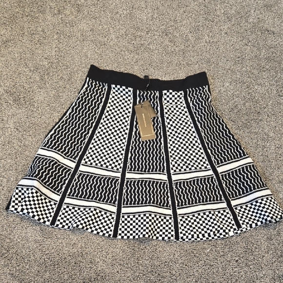 NWT BCBGMaxazria Women Queeny Patterned Skirt Sz M - Picture 1 of 10